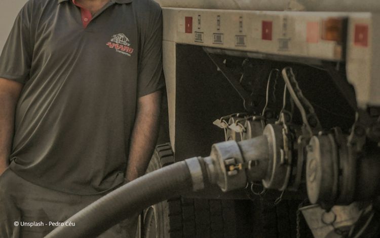 5 reasons to monitor your fleet's fuel consumption_blog.jpg 5 reasons to monitor your fleet's fuel consumption - Frotcom
