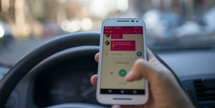 Blog - Distracted driving: a crisis that must be dealt with Prevent distracted driving with Frotcom