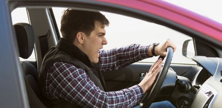 Top techniques for dealing with aggressive drivers 